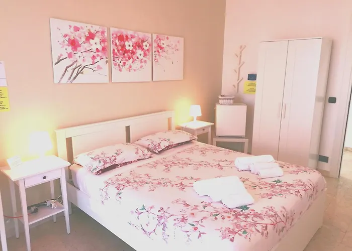 Tanzi לינה וארוחת בוקר 4*