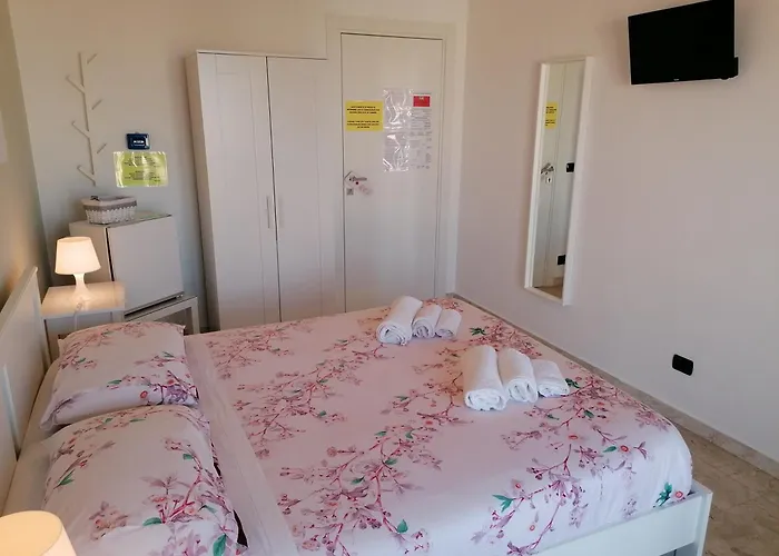 Tanzi לינה וארוחת בוקר 4*