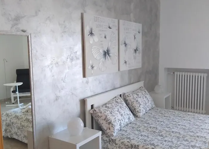 Tanzi לינה וארוחת בוקר 4*