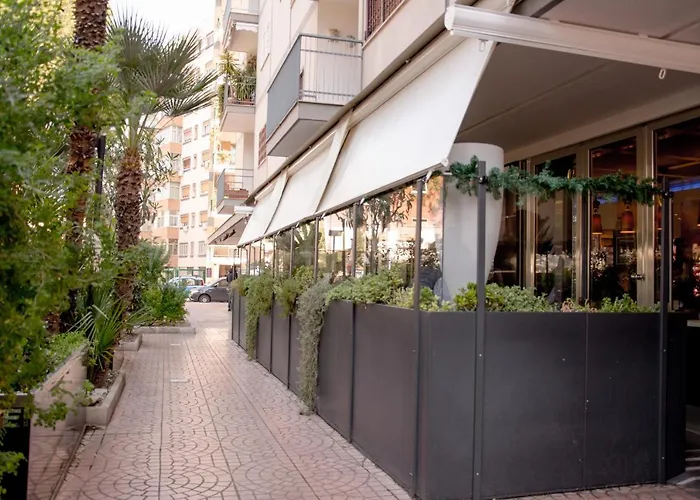 Tanzi לינה וארוחת בוקר 4*