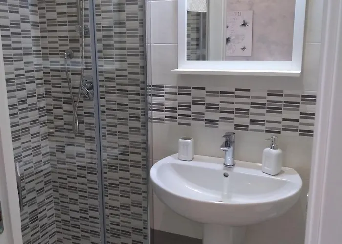 Alojamento de Acomodação e Pequeno-almoço Tanzi 4*